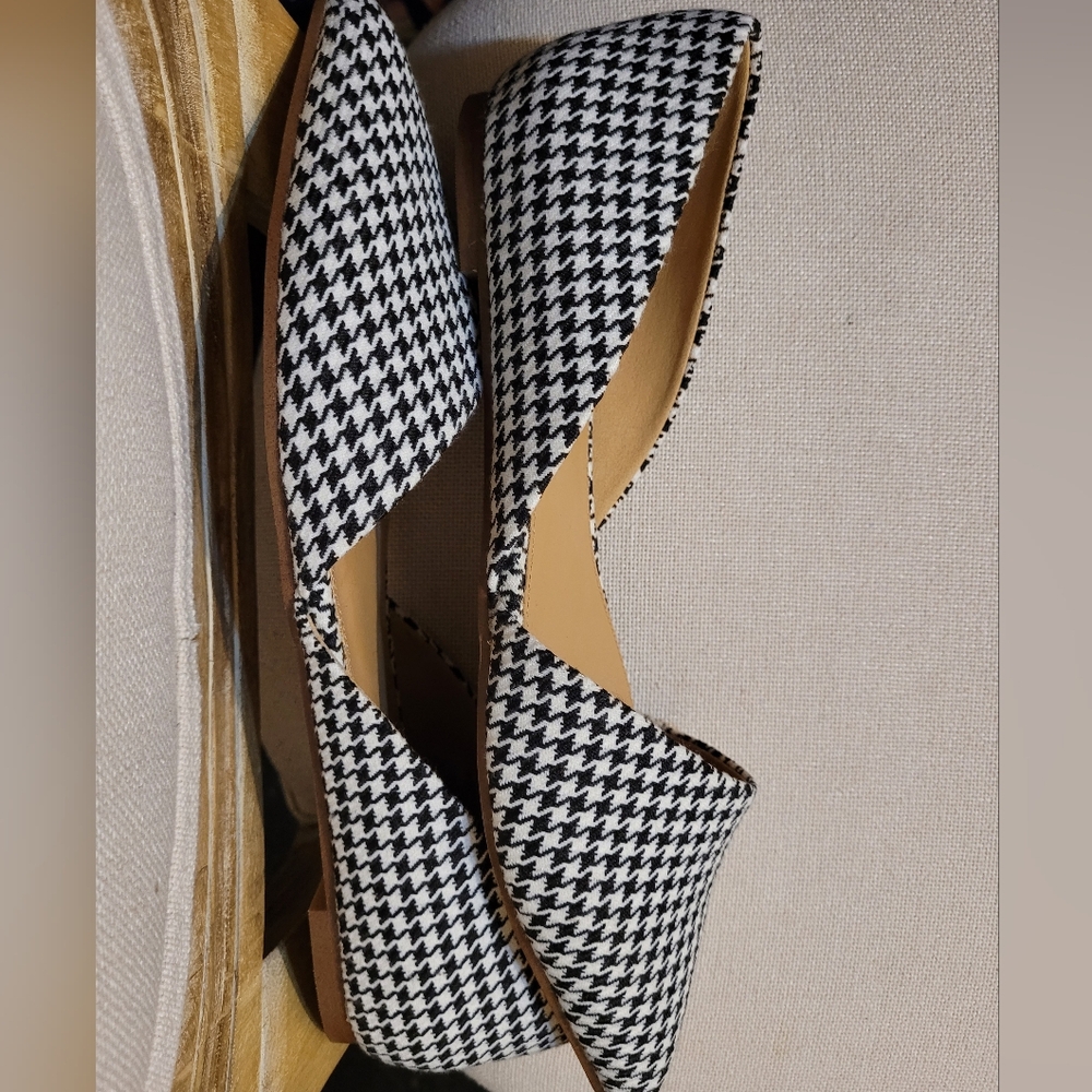J. Crew Houndstooth Flats are  in a size 11 - Picture 3 of 6